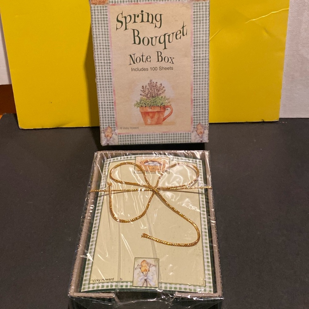 NIB & Vintage Spring Bouquet Note Box